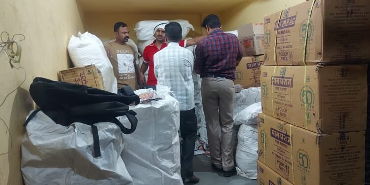 उमरेड शहरात मोठ्या प्रमाणात अवैधरित्या प्रतिबंधित सुगधित तंबाकू व गुटख्याची तस्करी पोलीस धडक कारवाई.