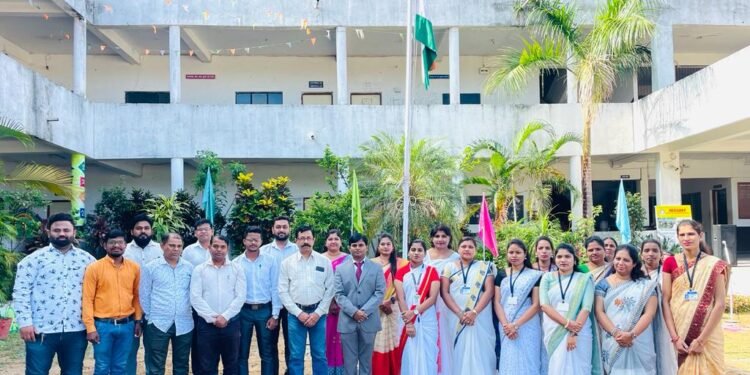 माउंट विज्ञान कनिष्ठ महाविद्यालय तथा माउंट इंग्लिश मीडियम स्कूल बल्लारपूर यांच्या संयुक्त विद्यमाने महाराष्ट्र दिन साजरा