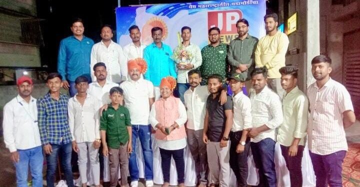विठ्ठल ठोंबरे पाटील JP News मराठी तर्फे सन्मानचिन्ह देऊन सन्मानित करण्यात आले.