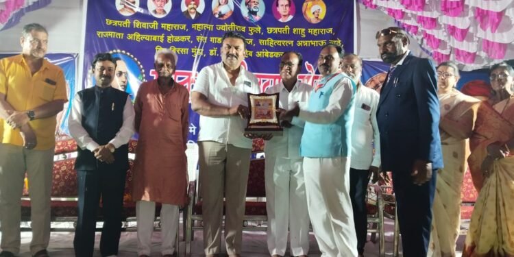 मोहपा येथे संयुक्त जयंती उत्सव सोहळा समितीच्या वतीने महाराष्ट्र संदेश न्युजचे पत्रकार युवराज मेश्राम यांचा भव्य सत्कार