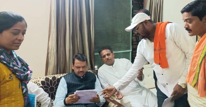 अहेरी उपविभागातील विविध समस्या सोडविण्यासाठी संदिप कोरेत यांचे पालकमंत्र्यांना साकडे