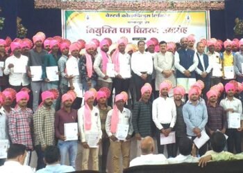 प्रदीर्घ लढा, ऐक्य व संघर्षापोटीच प्रकल्प ग्रस्तांना सन्मानजनक नोकऱ्या व भरीव मोबदला: हंसराज अहीर