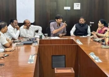 मान्सूनपूर्व कामे पूर्ण करण्याबाबत शिवसेनेच्या शिष्टमंडळाने घेतली मनपा आयुक्त अभिजीत बांगर यांची घेतली भेट.