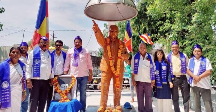 बुद्ध पौर्णिमे निमित्त सावनेर शहरात सामूहिक बुद्ध वंदनेचे आयोजन.