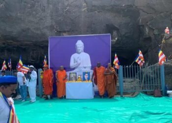 प्रसिद्ध कार्ला लेणी येथे बुद्ध पौर्णिमा निमित्ताने सामुदायिक महा “बुद्धवंदना” संपन्न.