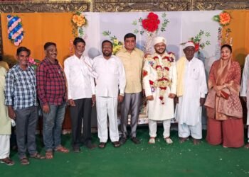 सिरोंचा येथील प्रतिष्ठित नागरिक रमजान खान यांच्या मुलीच्या निकाह सोहळ्याला ऋतुराज हलगेकर यांची उपस्थिती.