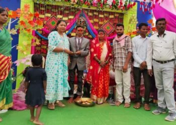 देचलीपेठा येथील विवाह सोहळ्याला माजी जिल्हा परिषद अध्यक्ष भाग्यश्रीताई आत्राम यांची उपस्थिती.