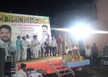 डॉक्टरेट डीलीट पदवी मिळाल्या बदल डॉ. नितिन गोंधळे यांचा रोहीदास समाजाच्या वतीने सत्कार.