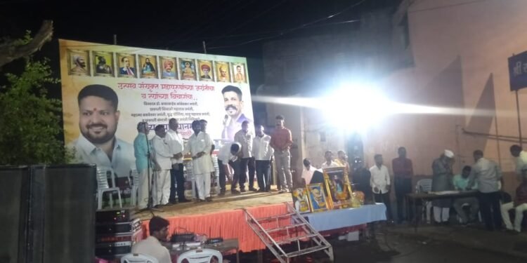 डॉक्टरेट डीलीट पदवी मिळाल्या बदल डॉ. नितिन गोंधळे यांचा रोहीदास समाजाच्या वतीने सत्कार.