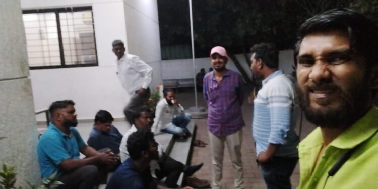 पुणे: वंचित बहुजन रिक्षा युनियन कार्यकर्ते अक्षय चंदनशिवे यांना खराडी येथे पठारे यांनी केली बेदम मारहाण करत जातीवाचक शिवीगाळ