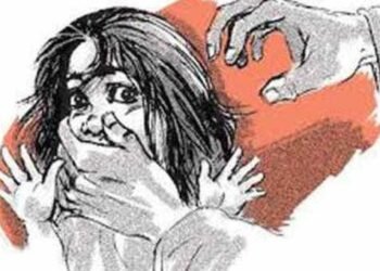 चंद्रपूर जिल्हात बदनामी करण्याची धमकी देऊन विवाहित महिलेवर मामे भावाकडून लैंगिक अत्याचार.