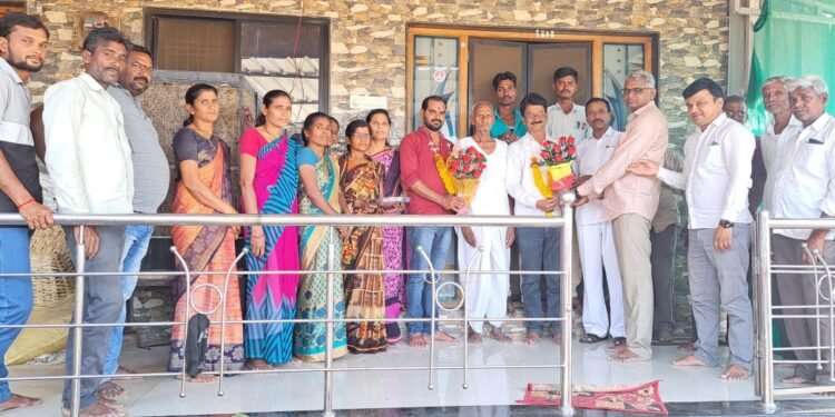 राजुरा तालुका.कृ.उ.बा. समिती चे नवनिर्वाचित उपसभापती संजय पावडे यांचा ग्रा.पं. चुनाळा व सेवा सहकारी संस्थेच्या वतीने सत्कार