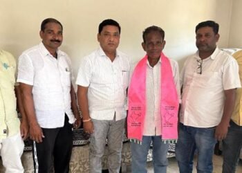 अहेरी: राष्ट्रवादी काँग्रेस पक्षाचे सक्रिय कार्यकर्त्याचा भारत राष्ट्र समिती मध्ये जाहीर प्रवेश.