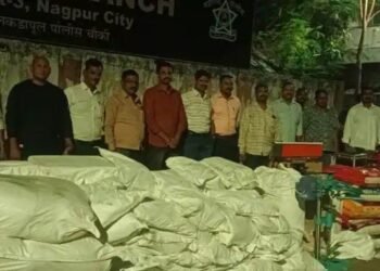 नागपुर शहरात इमारतीच्‍या पार्किंगमध्‍ये सुरू होता अवैध प्रतिबंधित तंबाखूचा कारखाना…