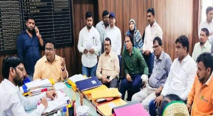 अहमदनगर रस्त्याचा कामात भ्रष्टाचार करणाऱ्यांवर गुन्हे दाखल करा, काँग्रेस नेत्यांचा आत्मदहनाचा इशारा.