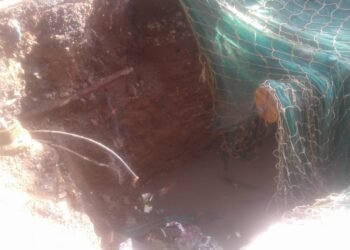 येरवडामध्ये पाण्याची जलवाहिनी फुटून लाखो लिटर पाणी वाया, आधिकाऱ्याचे दुर्लक्ष नागरिक मात्र त्रस्त.