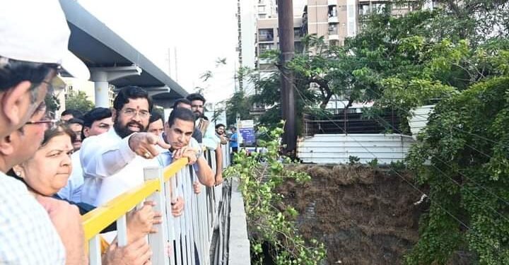 मुख्यमंत्री एकनाथ शिंदे यांनी सलग दुसऱ्या दिवशी मुंबईतील नाले सफाईची पाहाणी.