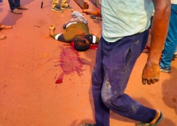 गडचिरोली: लोहखनिज वाहतूक करणाऱ्या ट्रकच्या खाली चिरडून दुचाकी स्वार शिक्षक जागीच ठार.