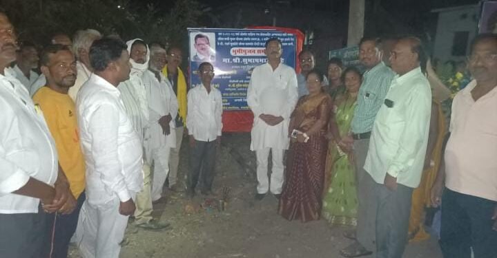 गोंडपिपरी शहरातील २.५ कोटी रुपयांचे विविध विकास कामांचे भूमपूजन आमदार सुभाष धोटे यांच्या हस्ते संपन्न झाले.