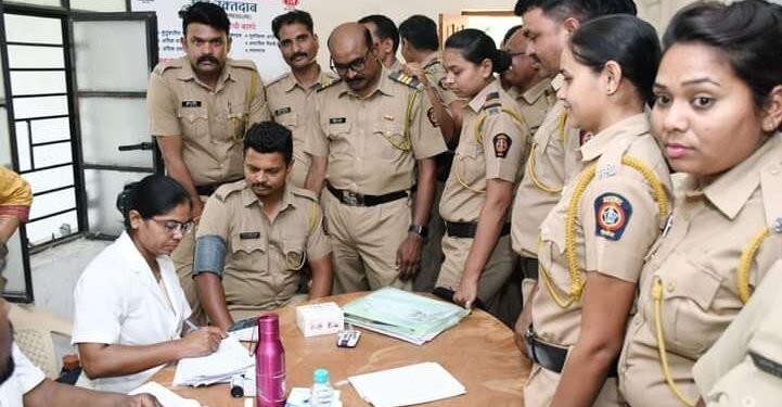 जागतिक तंबाखू नकार दिनानिमित्त वर्धा येथे पोलिसांचे आरोग्य तपासणी शिबिराचे आयोजन.