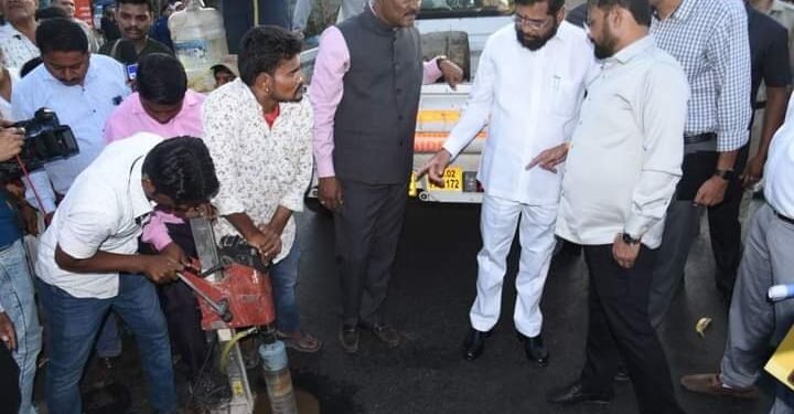 ठाणे शहरातील रस्ते, नाले सफाईच्या कामांची मुख्यमंत्र्यांनी केली पाहणी, पावसाळ्या पूर्वीची कामे दर्जेदार आणि वेळेत पूर्ण करा: शिंदे