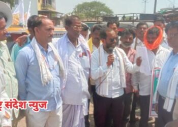 जिवती येथे ग्रामीण रुग्णालयासाठी जण आक्रोश रास्ता रोको आंदोलन करण्यात आले.