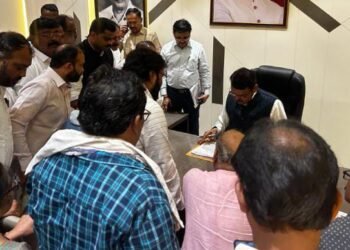 हिंगणघाट शहरात शासकीय वैद्यकीय महाविद्यालयाकरिता हिंगणघाटच्या शिष्टमंडळाने घेतली उपमुख्यमंत्री फडणवीस यांची भेट.