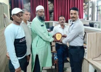 कर्तव्य दक्ष निरीक्षक सिनिअर अधिकारी चंद्रकांत साळुंखे यांचा सेवक कामगार संघटने कडून सन्मान चिन्ह देऊन गौरव…