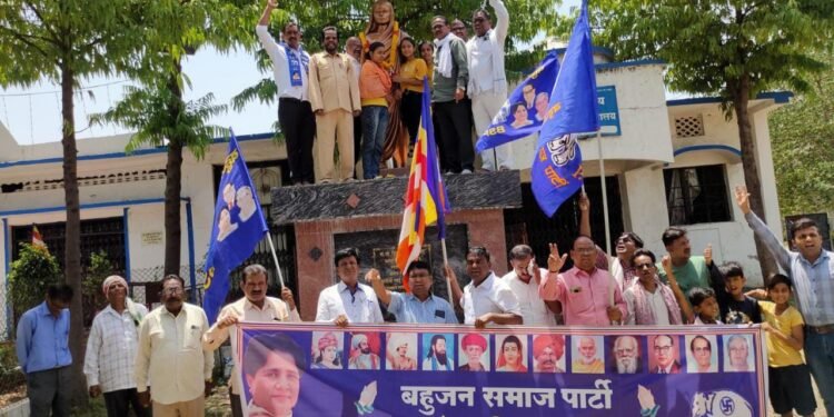 रमाईं बाबासाहेब आंबेडकर यांच्या स्मृतिदिना निमित्त नागपूर शहर व जिल्हा बसपाच्या वतीने अभिवादन.