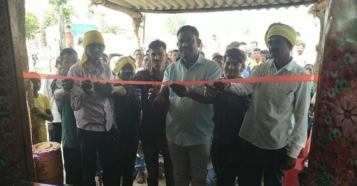 राजाराम येते हायरिच ऑनलाईन शॉपी मालचे उदघाटन कृषी उत्पन्न बाजार समितीचे सभापती अजयभाऊ कंकडालवार यांच्या हस्ते संपन्न.