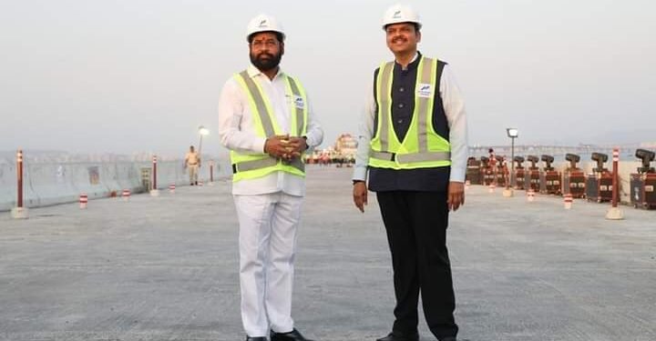 मुंबई पारबंदर प्रकल्पांतर्गत (MTHL) या महत्वाकांक्षी समुद्री पुलाची मुख्य भूमीशी प्रत्यक्ष जोडणी मुख्यमंत्री शिंदे यांच्या हस्ते संपन्न.