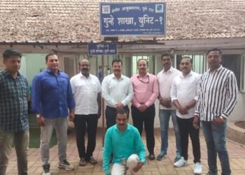 कार्यक्रमात प्रमुख पाहुणा म्हणून आला व थेट जेलमध्ये गेला, पुण्यात तोतया आयएएस अधिकाऱ्याला पोलिसांनी ठोकल्या बेड्या.