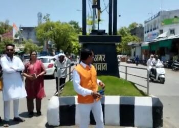 श्याम इडेपवार यांच्या लोटांगण आंदोलनांला दडपणाऱ्या नेत्यांचा व प्रशासनाचा निषेध: सतीश धोबे