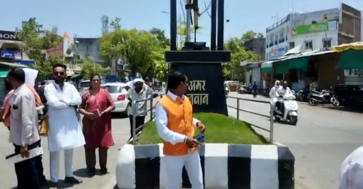 श्याम इडेपवार यांच्या लोटांगण आंदोलनांला दडपणाऱ्या नेत्यांचा व प्रशासनाचा निषेध: सतीश धोबे