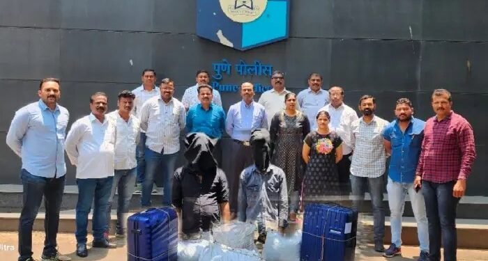 मॅफेड्रॉन (एम.डी.), चरस व गांजा या अंमली पदार्थाची विक्री करणा-या चार इसमांकडुन एकुण २५,९४,८८०/- रु. किंमतीचा अंमली पदार्थ जप्त केला.