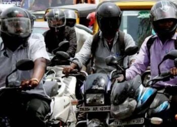 24 मे ला संपूर्ण पुणे जिल्हा हेल्मेट सक्ती, हेल्मेट वीणा मोटर सायकलने प्रवास करू नका.