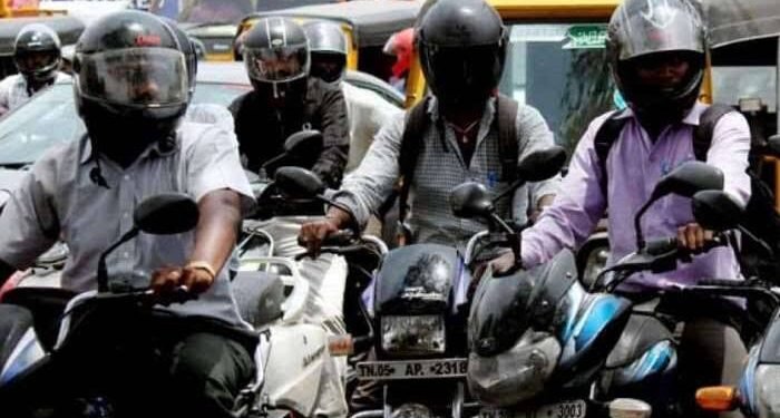 24 मे ला संपूर्ण पुणे जिल्हा हेल्मेट सक्ती, हेल्मेट वीणा मोटर सायकलने प्रवास करू नका.