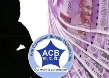 नाशिक: लाच स्वीकारताना महिला आरोग्य अधिकाऱ्यासह तिघाना लाच लुचपत प्रतिबंधक विभागाने ठोकल्या बेड्या.