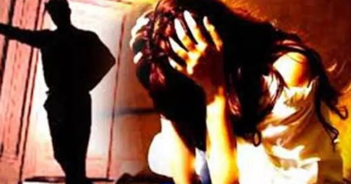 नागपूर: ‘तू मला खूप आवडतेस’ असे बोलून शेजारी राहणाऱ्या 24 वर्षीय महिलेवर घरात घुसून तीन दिवस लगातार बलात्कार.