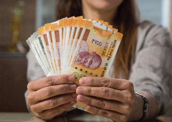 पुण्यात जवळच्या मैत्रिणीनेच केला मैत्रिणीचा घात; तब्बल 69 लाखांने केली फसवणूक.