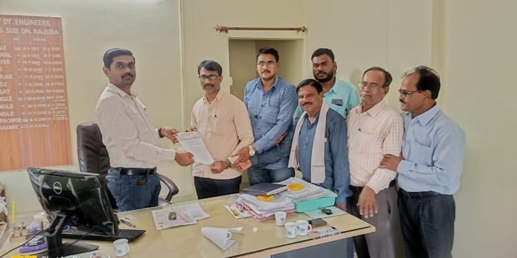 राजुरा: येत्या दोन दिवसात माथरा व गोवरी नाल्यावरील पुलाच्या बांधकामाची गती वाढवा अन्यथा रस्ता जाम आंदोलन..