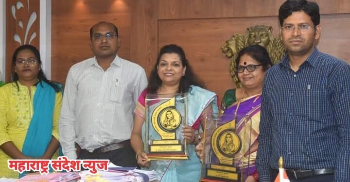 वर्धा जिल्हाधिकारी यांच्या हस्ते अहिल्यादेवी होळकर पुरस्काराचे वितरण.