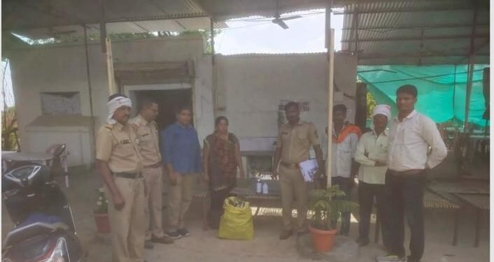 हिंगणघाट: चक्क महिलाच करत होती ढाब्यावर अवैध दारू विक्री, वडनेर पोलिसांची कार्यवाही.