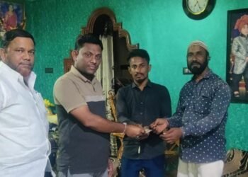 माजी जि.प.अध्यक्ष तथा अहेरी कृषि उत्पन्न बाजार समिती सभापती अजय कंकडालवार यांनी उपचार घेत असलेल्या रुग्णांला केली आर्थिक मदत.