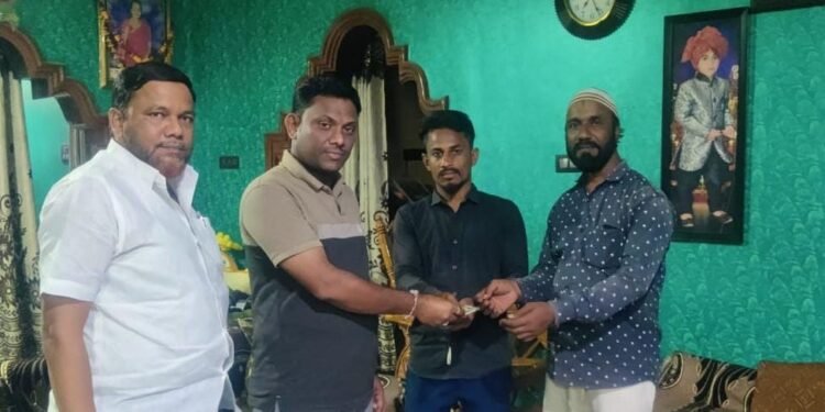 माजी जि.प.अध्यक्ष तथा अहेरी कृषि उत्पन्न बाजार समिती सभापती अजय कंकडालवार यांनी उपचार घेत असलेल्या रुग्णांला केली आर्थिक मदत.