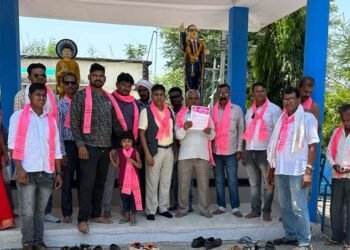 भारत राष्ट्र समितिचे डॉ. उमेश वावरे यांच्या नेतृत्वात तिसरा टप्पाची सिन्दी रेल्वेतुन सदस्य नोंदणी अभियानाला सुरवात.