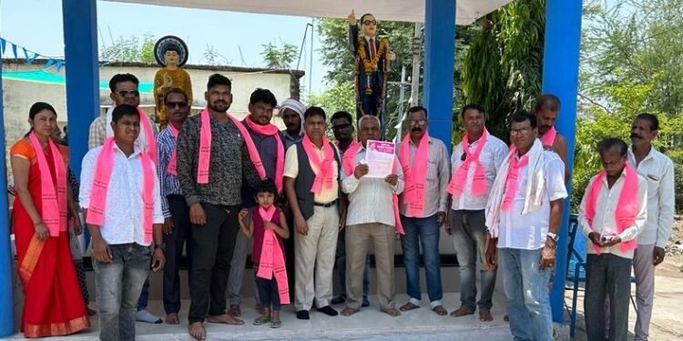 भारत राष्ट्र समितिचे डॉ. उमेश वावरे यांच्या नेतृत्वात तिसरा टप्पाची सिन्दी रेल्वेतुन सदस्य नोंदणी अभियानाला सुरवात.