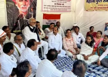 नागपूर: संविधान चौकात ओबीसी विविध प्रश्नाला घेऊन महात्मा फुले समता परिषदेच्या वतीने साखळी उपोषण सुरू.