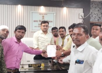 अग्निशमन दलाचे अधिकारी त्वरित निलंबित करा, शेतकरी संघटनेची मागणी मुख्याधिकारी व तहीलदार कळमेश्वर यांना निवेदन.