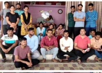 विसापूर ग्रामपंचायत कार्यालयासमोर गावातील स्पर्धा परीक्षेची तयारी करणारे विद्यार्थ्यांनी ठिय्या आंदोलन करून सुद्धा विसापूर ग्रामपंचायतचे दुर्लक्ष.